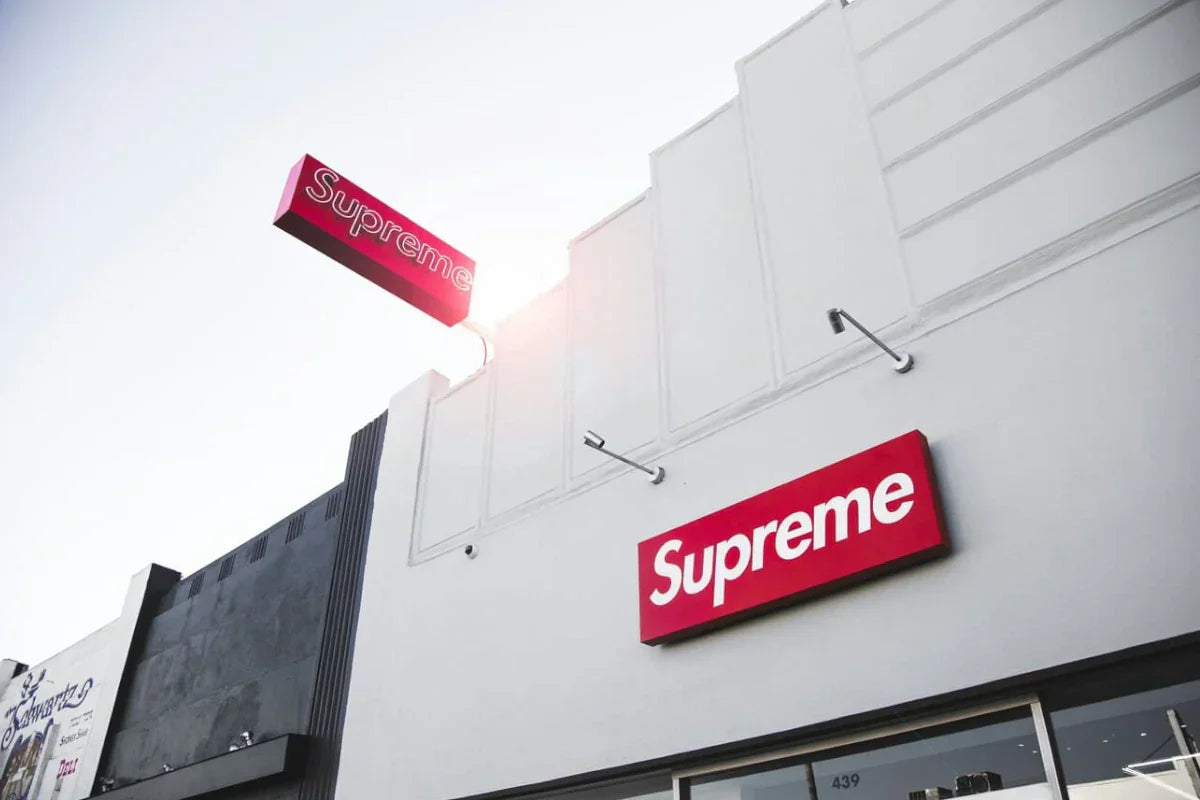 Sklep z oryginalnymi ubraniami Supreme