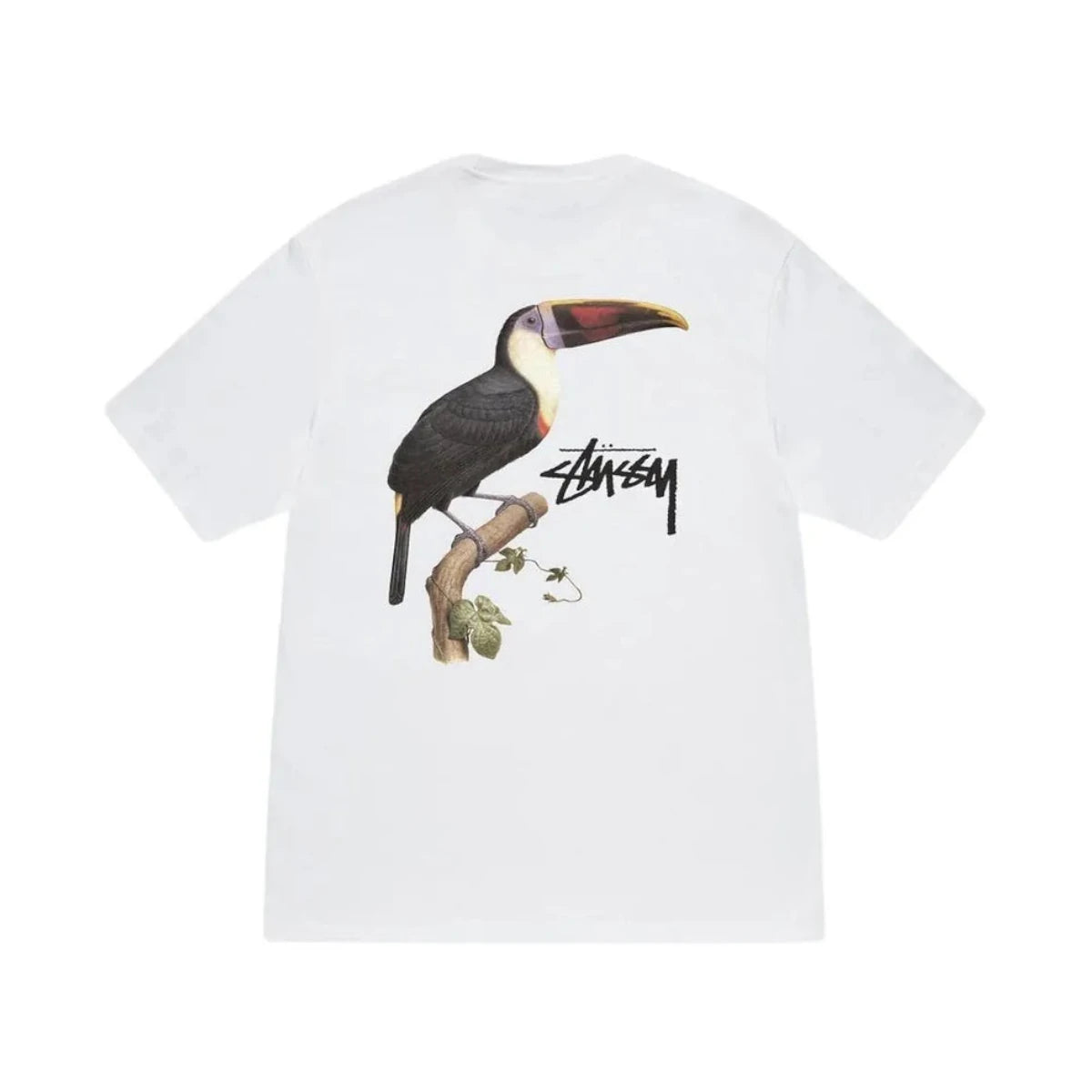 Koszulka Stussy Toucan Tee White – biała streetwearowa z tropikalnym nadrukiem tukana, idealna do casualowych stylizacji.